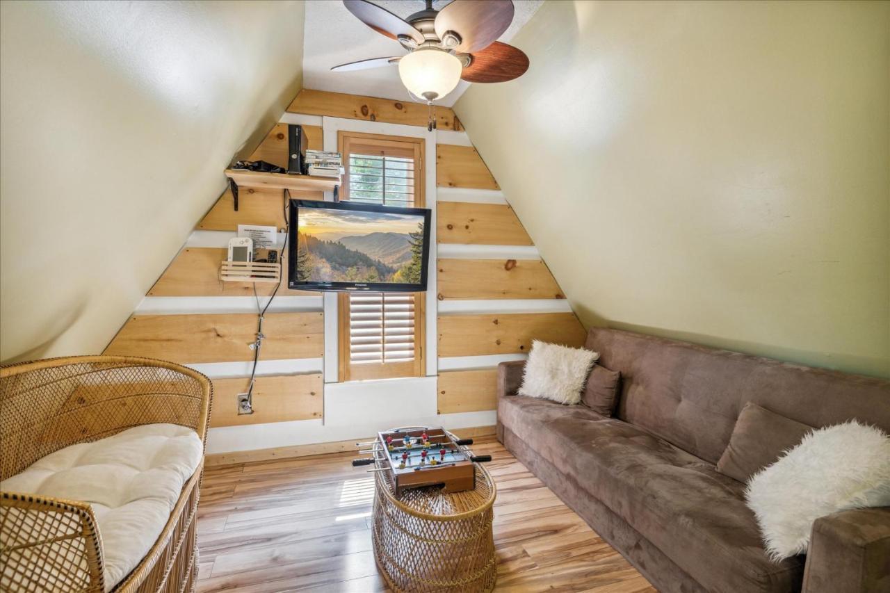 Smokey Max Chalet Севьервилл Экстерьер фото